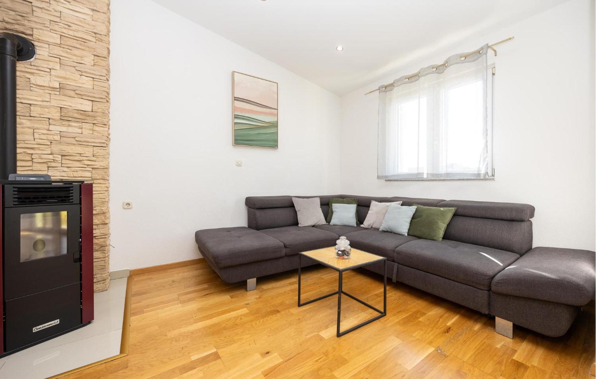 Stunning Apartment In Макарска Екстериор снимка