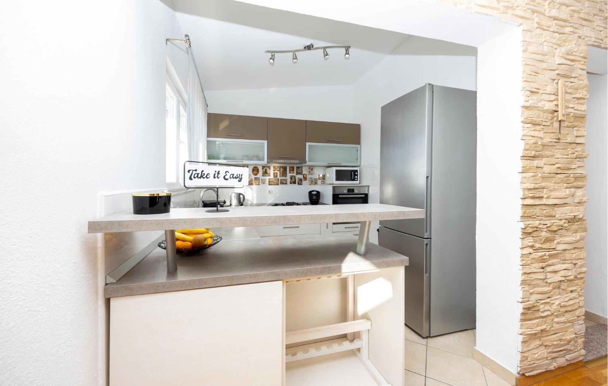 Stunning Apartment In Макарска Екстериор снимка